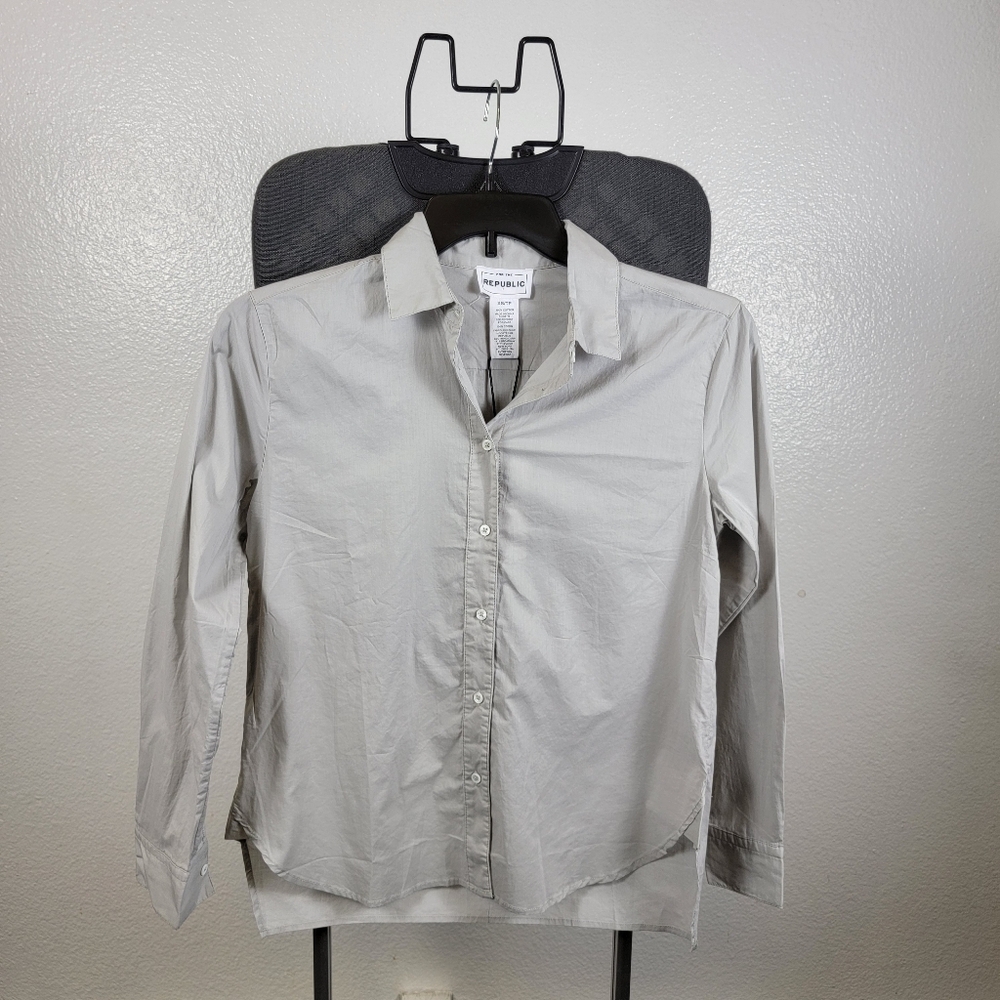 For The Republic Women's Light Gray Button Down Shirt‎ Size XS
